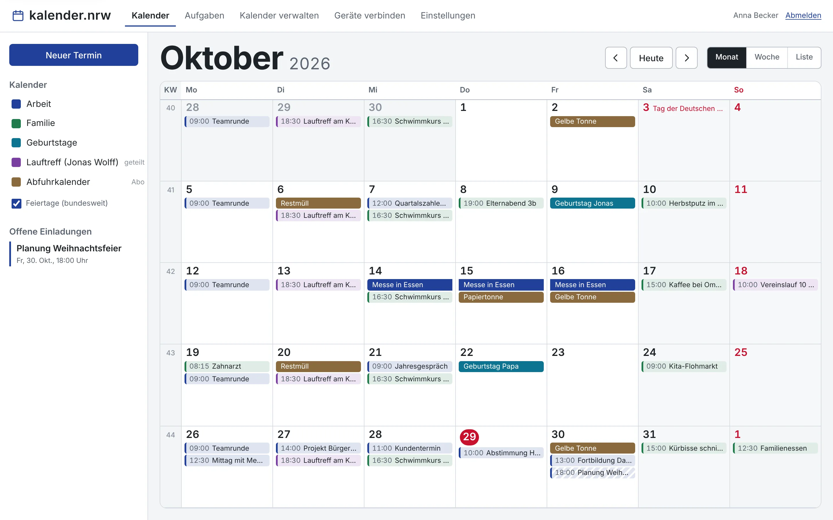 Monatsansicht im Browser: Termine aus mehreren farbigen Kalendern, Kalenderwochen am Rand, Sonntage in Rot